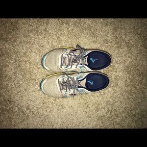 Mizuno running shoes